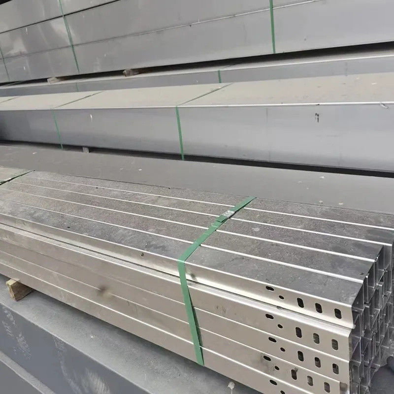 Grueso perforado galvanizado de la bandeja de cable de la inmersión caliente de la instalación de los tornillos 1.5-2.5m m