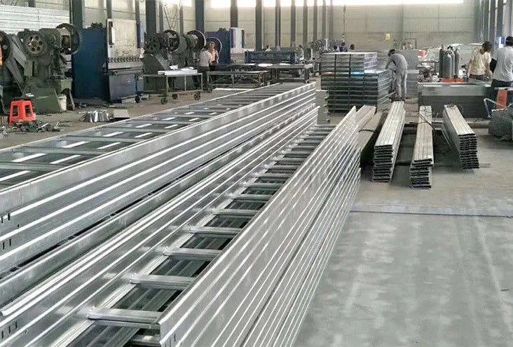 1.5 - tipo resistencia de la escalera de 2.5m m a la corrosión de Tray Galvanised Steel Cable Tray del cable