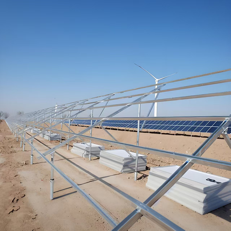 Soportes de montaje robustos para paneles solares para soluciones de montaje en tierra con conexión flexible para plantas solares a pequeña y gran escala