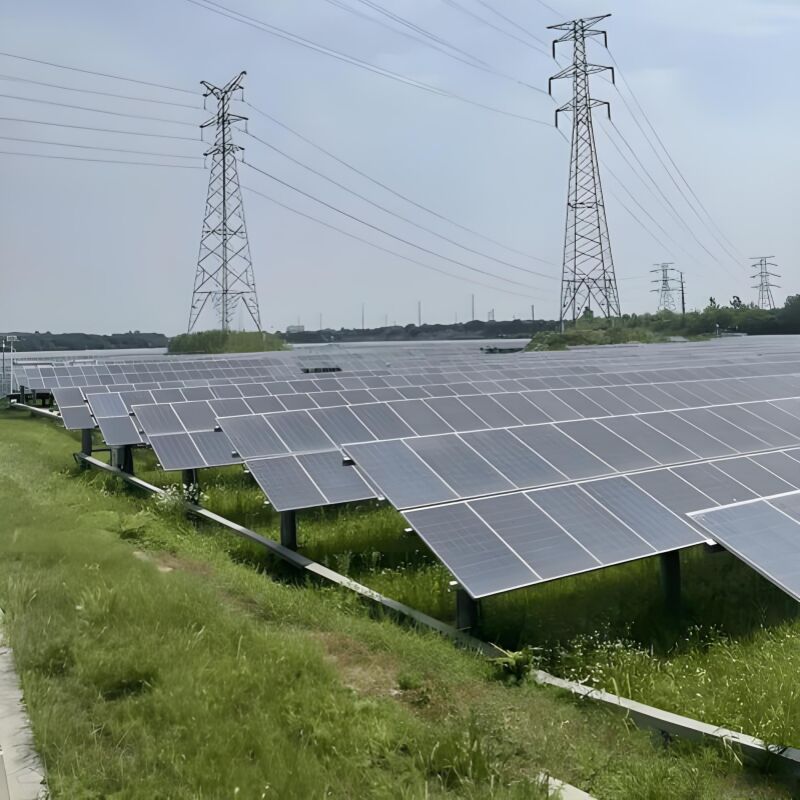 Sistema de montaje flexible y ajustable con diseño patentado para la instalación segura y del proyecto solar