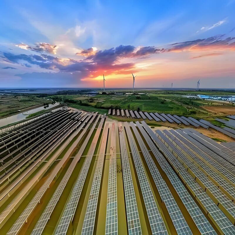 Soportes de montaje solar en tierra que brindan soporte para sistemas fotovoltaicos solares a escala de servicios públicos con alta resistencia al viento y a la carga de nieve