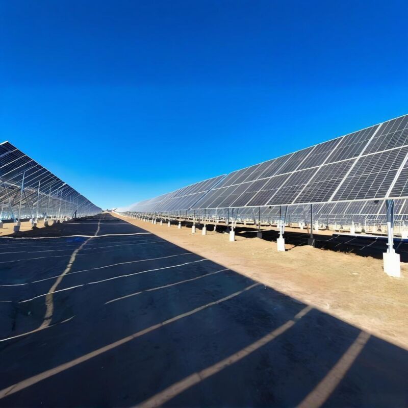 Brackets de montaje solar en tierra hechos de acero galvanizado duradero con un diseño de pila único que proporciona un montaje estable y de módulos solares